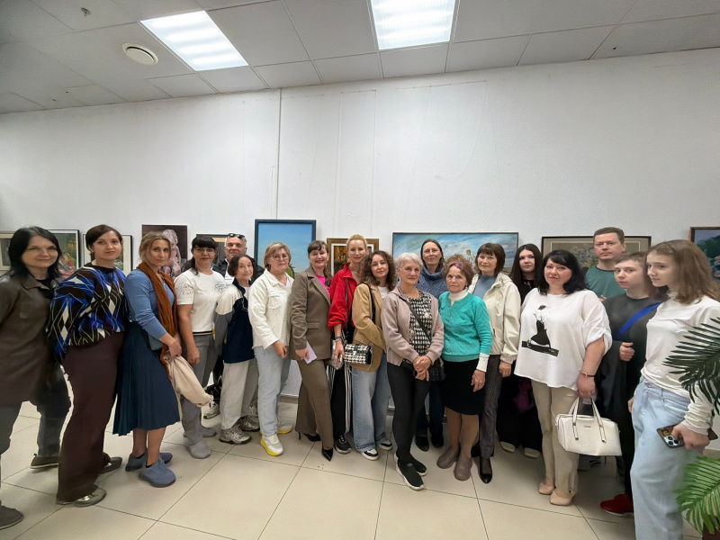  Выставка живописи и графики «Мир Детства"