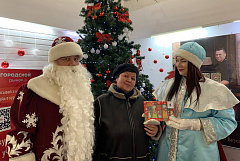 Новогодний хоровод подарков